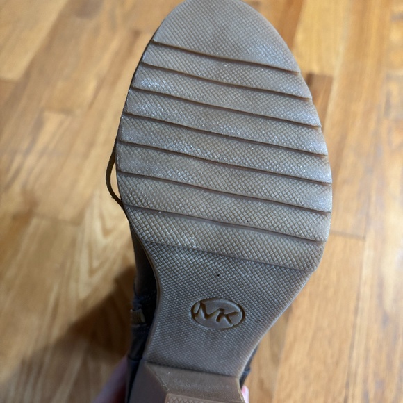 Michael Michael Kors Lizzie Ankle Boot - Picture 5 of 7